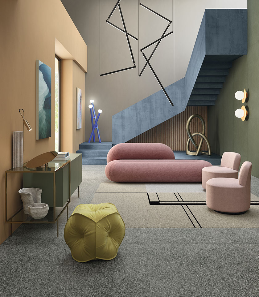 Salon contemporain avec surfaces texturées, couleurs douces et mobilier aux formes sculpturales.