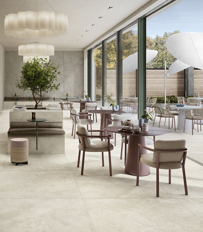 Pulse Shell crée un espace lumineux et raffiné, où des surfaces céramiques effet pierre assurent une continuité élégante entre intérieur et extérieur.