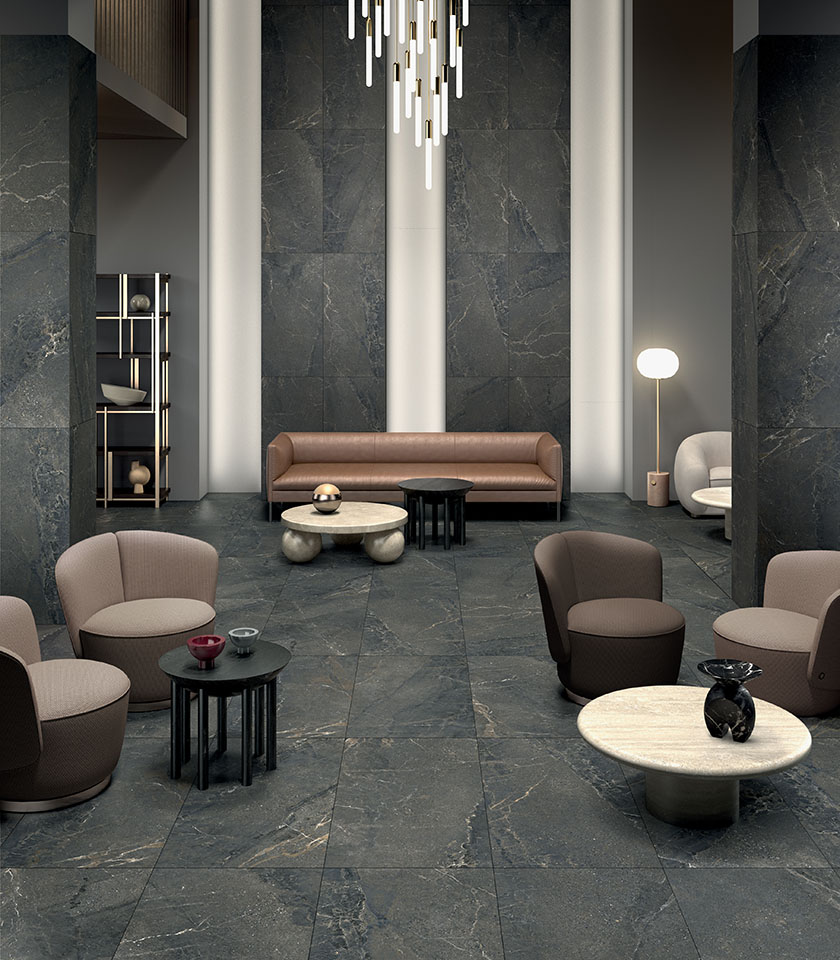 Salon contemporain avec sol et revêtements muraux de la collection Anthology effet pierre dans la teinte Dark Natural.