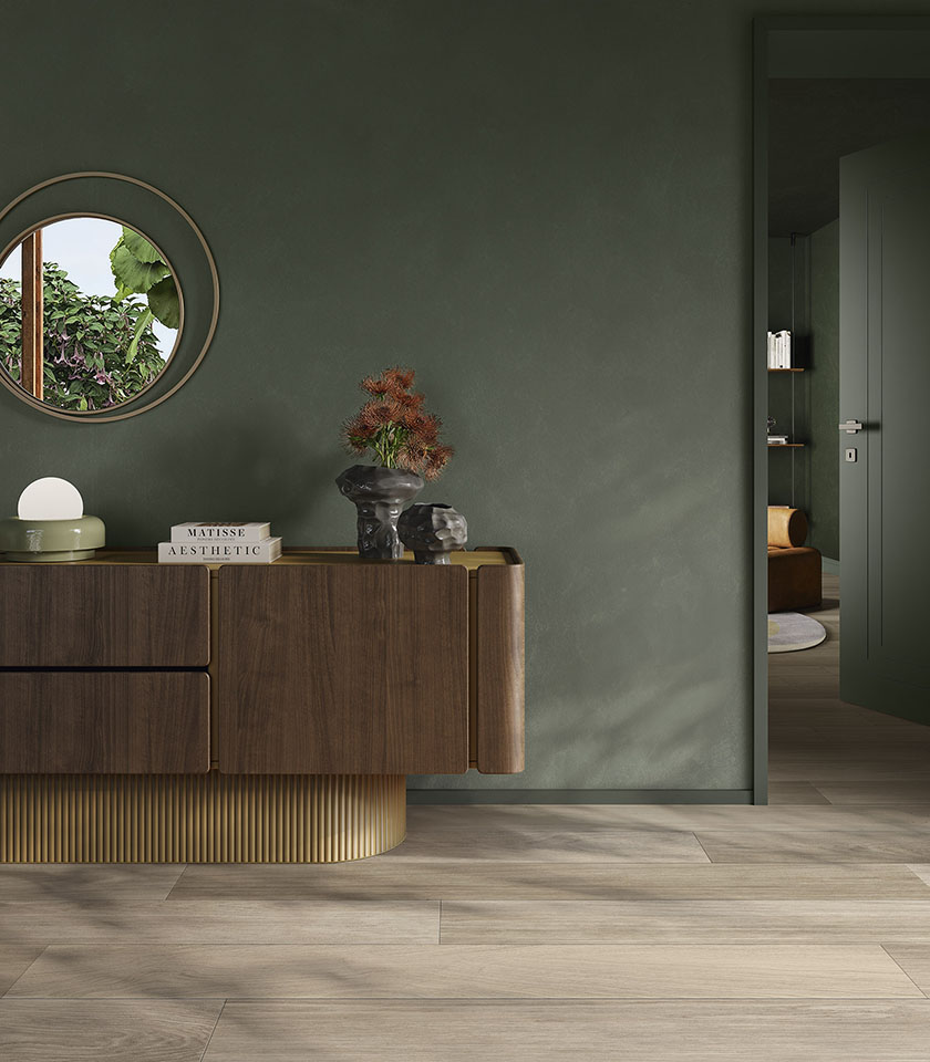 Intérieur contemporain avec sol effet bois Biocharme Havana, murs vert sauge et mobilier en bois aux lignes élégantes.
