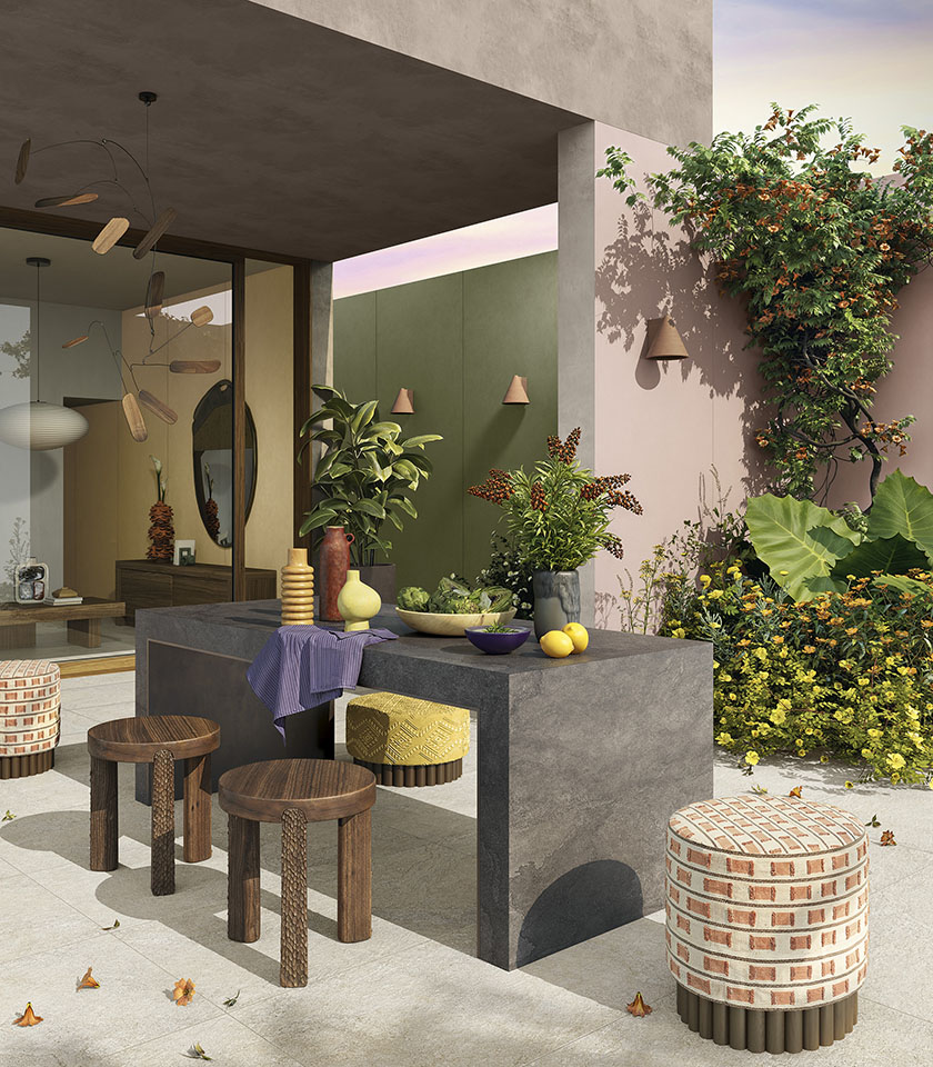 Espace extérieur contemporain avec sol de la collection Pulse effet pierre dans la teinte Clay, surfaces dans la teinte Shadow et éléments de la collection Pigmenti dans les teintes Mauve, Moss et Harvest.