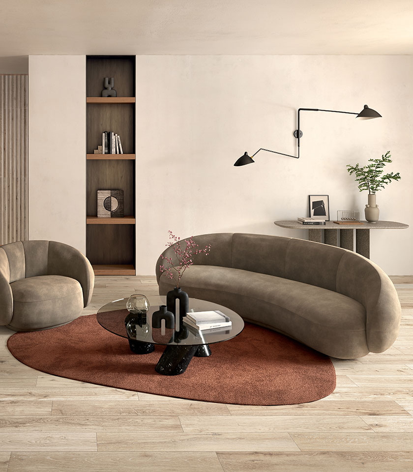 Salon minimal chic avec sol effet bois clair, canapé aux lignes douces, mobilier épuré et détails chaleureux au design contemporain.