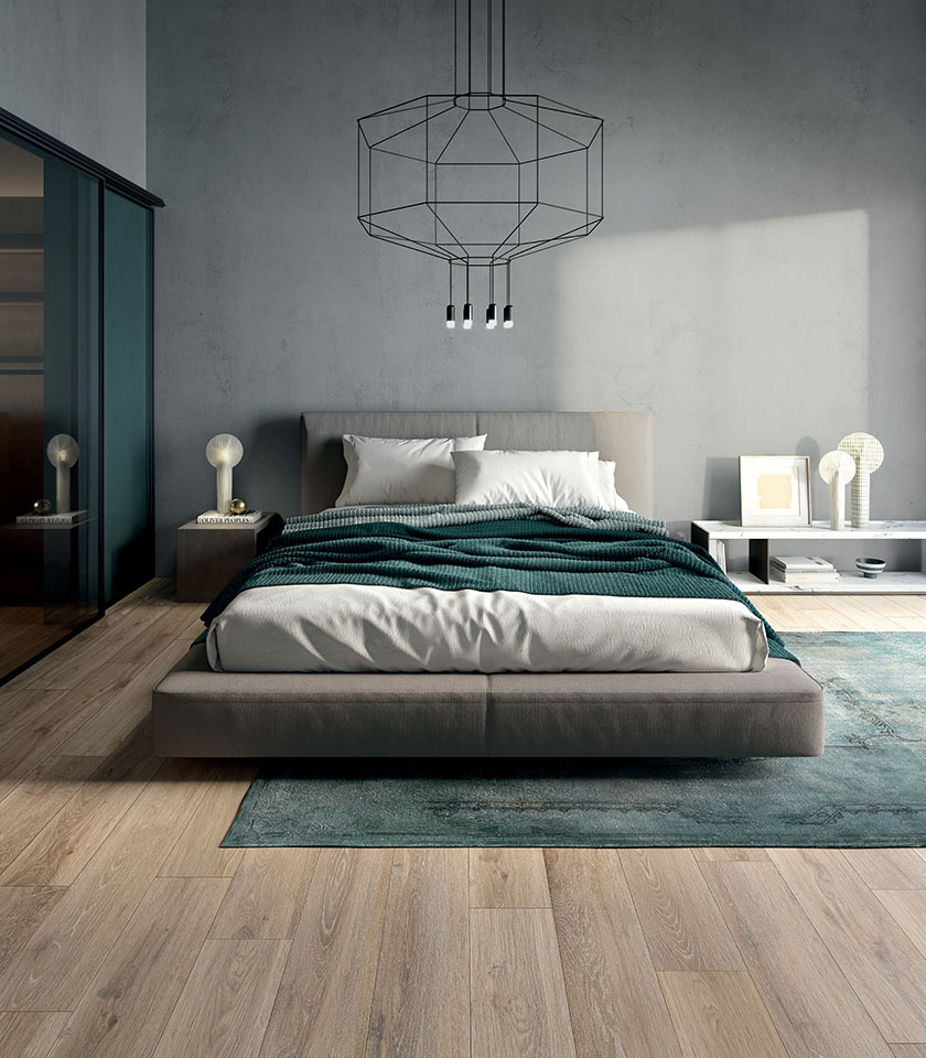 Chambre de style Japandi avec sol en grès cérame effet bois, lit bas, mobilier minimaliste et tons neutres.